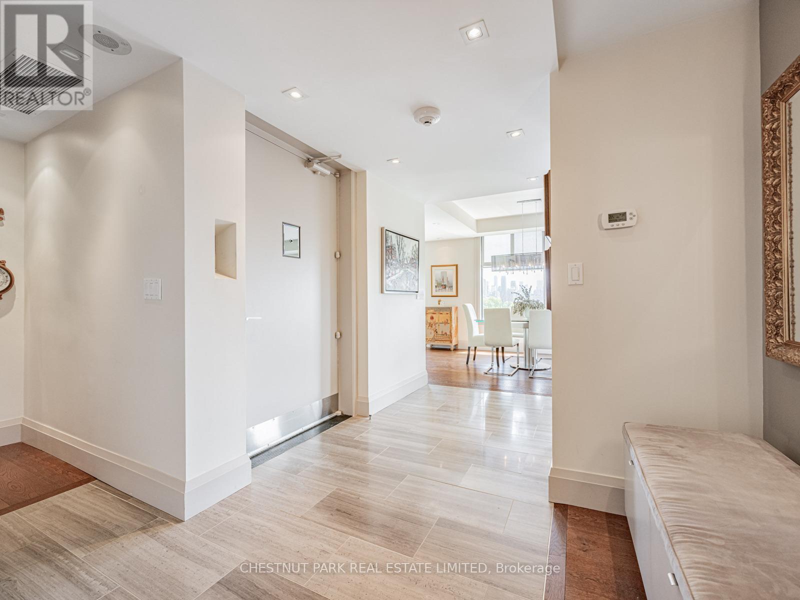 Photo 5 of 8 423 Avenue Road, Toronto ON
