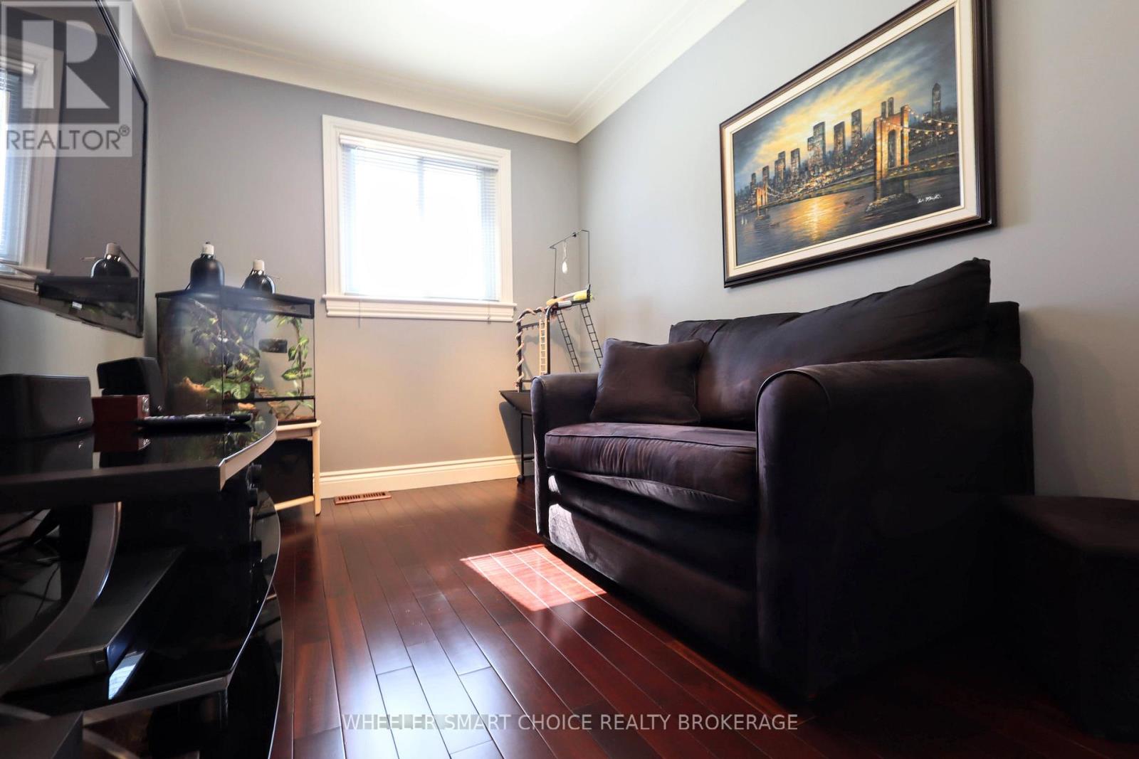 Photo 20 of 402 Ellen Avenue, Cornwall ON