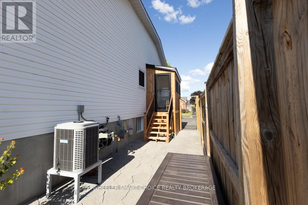 Photo 33 of 402 Ellen Avenue, Cornwall ON
