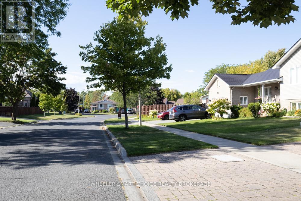 Photo 42 of 402 Ellen Avenue, Cornwall ON