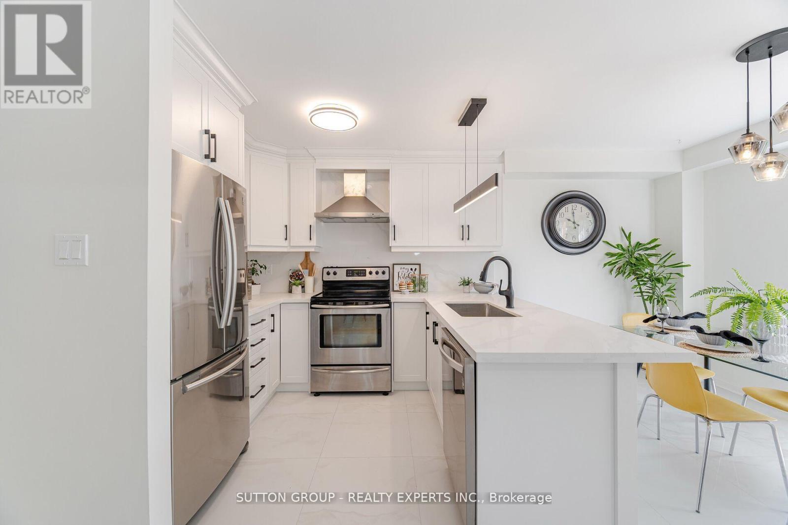 Photo 15 of 41 Solmar Avenue, Whitby ON
