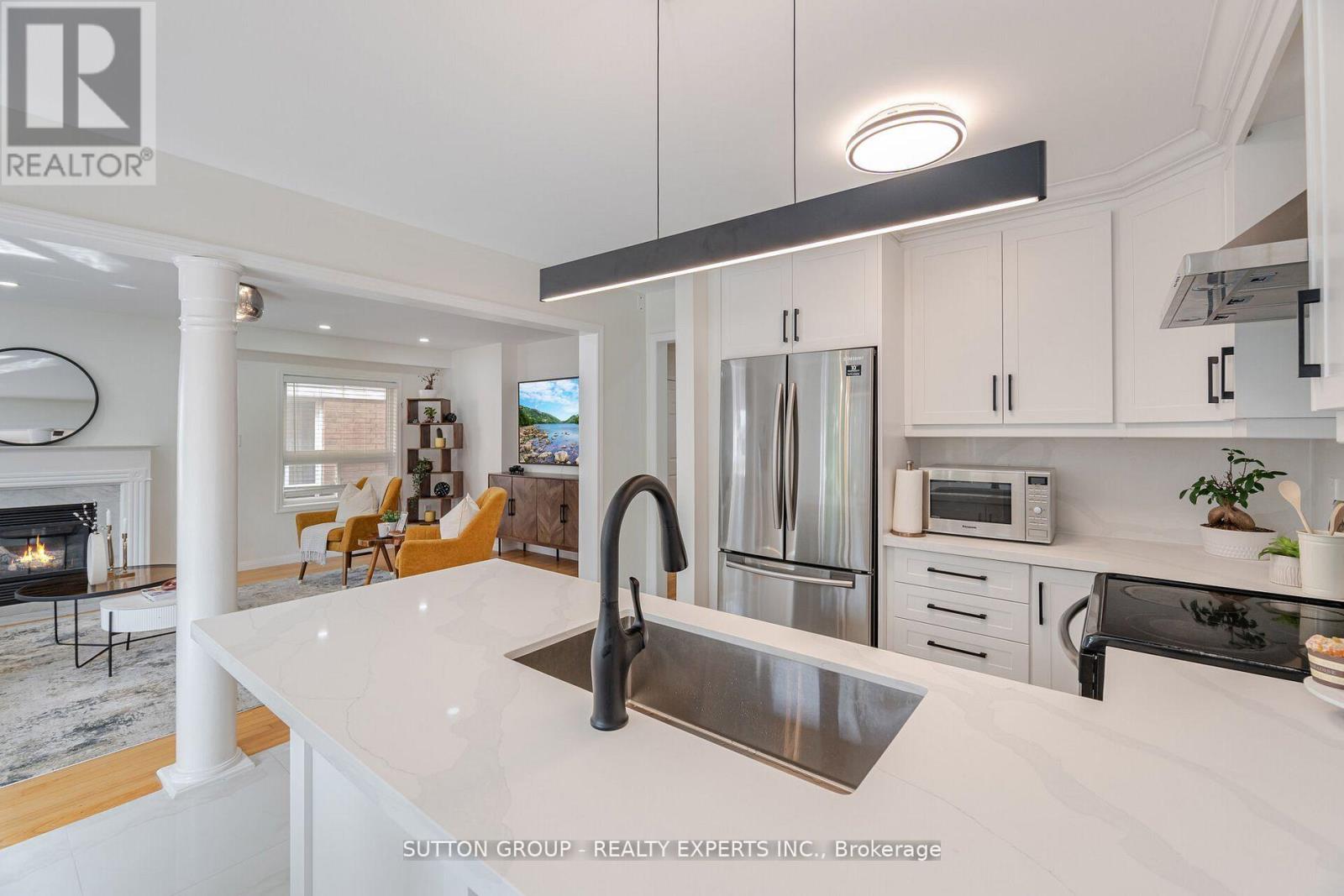 Photo 17 of 41 Solmar Avenue, Whitby ON