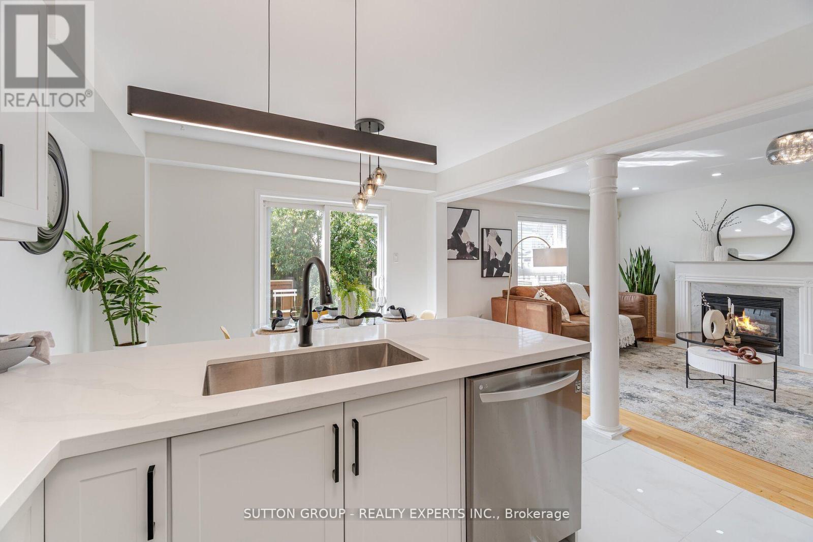 Photo 18 of 41 Solmar Avenue, Whitby ON