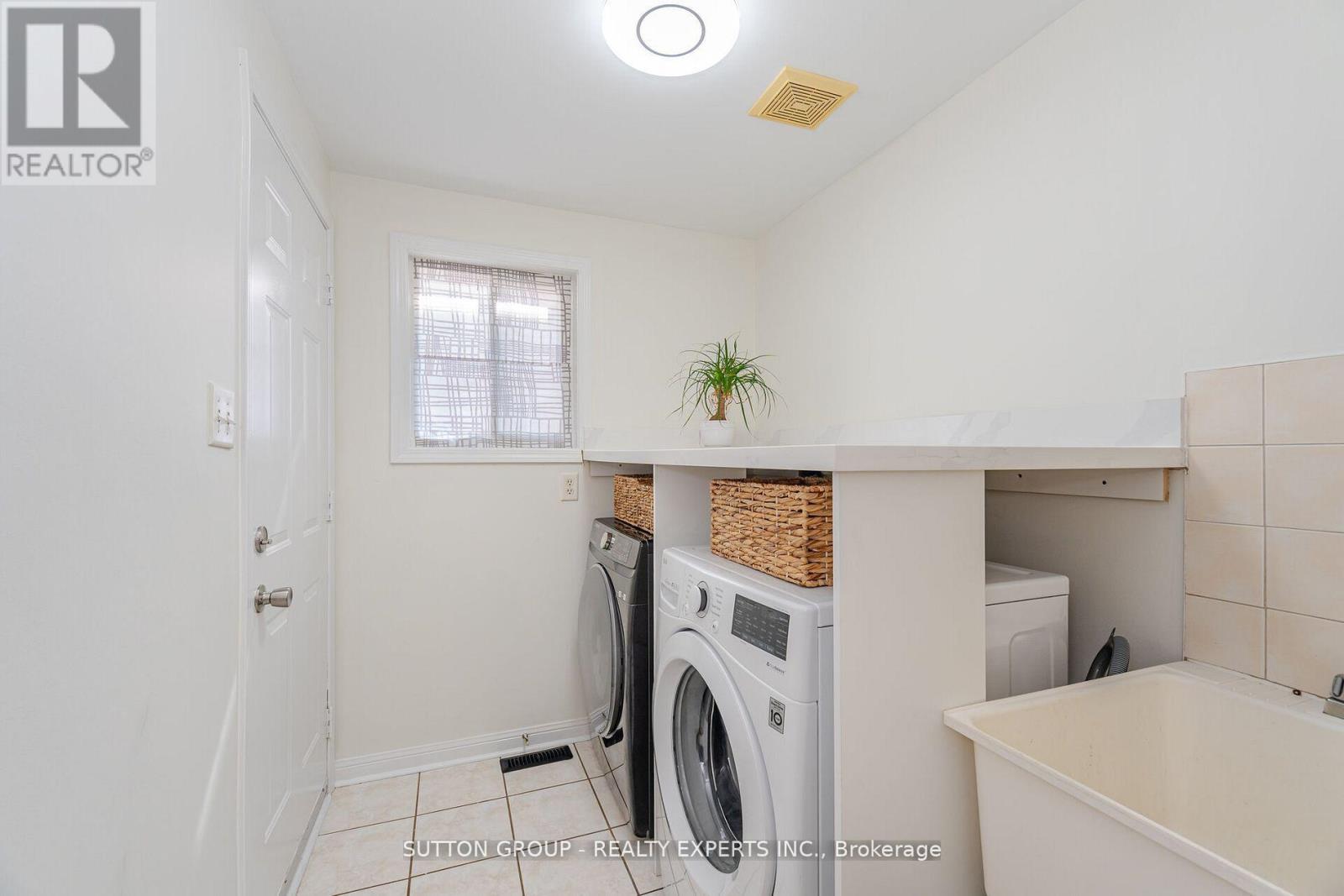 Photo 24 of 41 Solmar Avenue, Whitby ON
