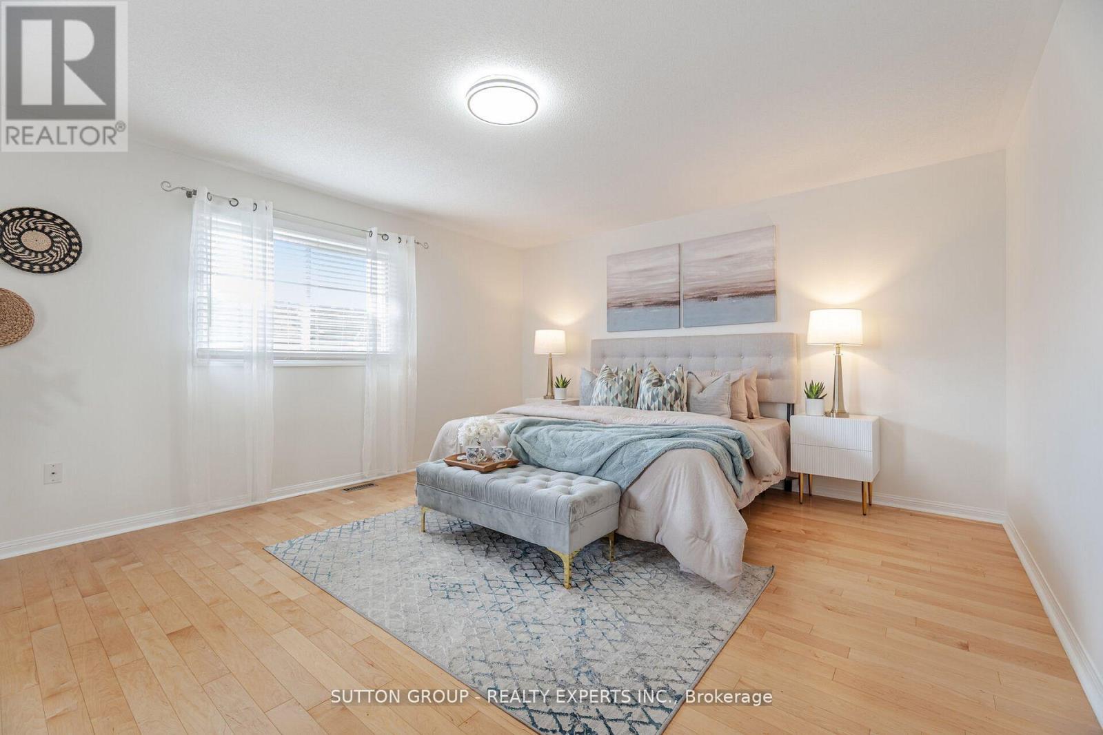 Photo 27 of 41 Solmar Avenue, Whitby ON