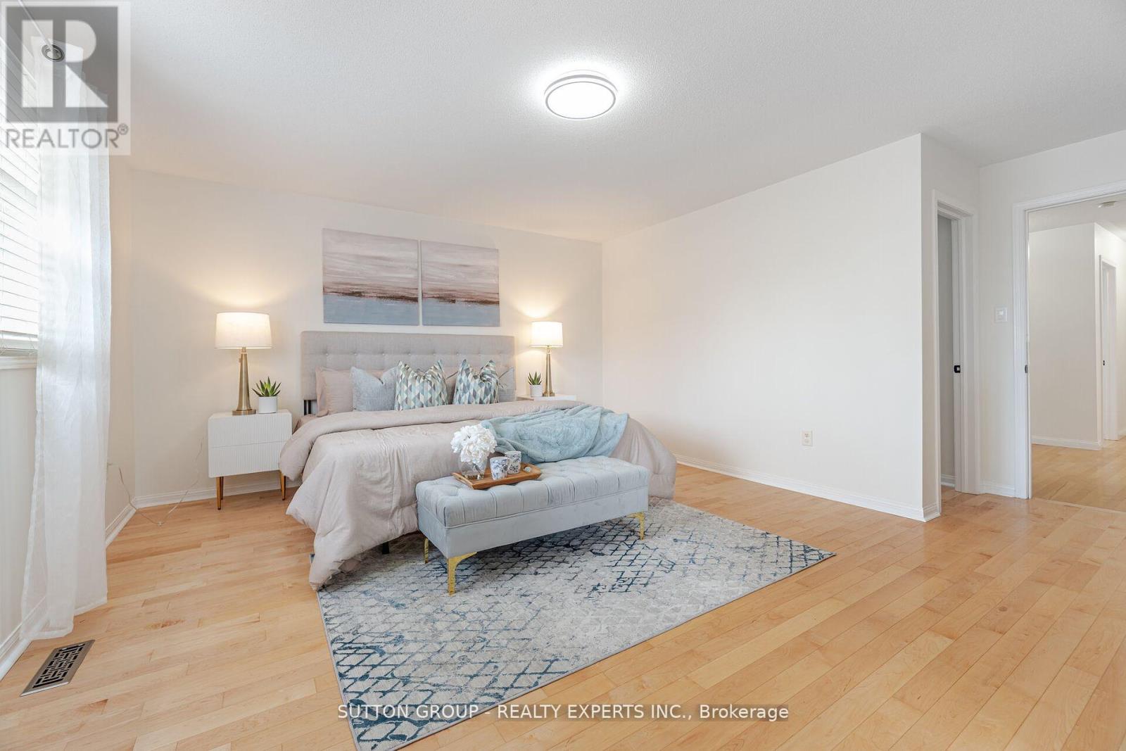 Photo 28 of 41 Solmar Avenue, Whitby ON
