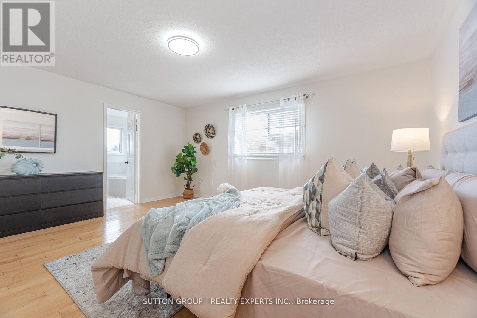Photo 30 of 41 Solmar Avenue, Whitby ON