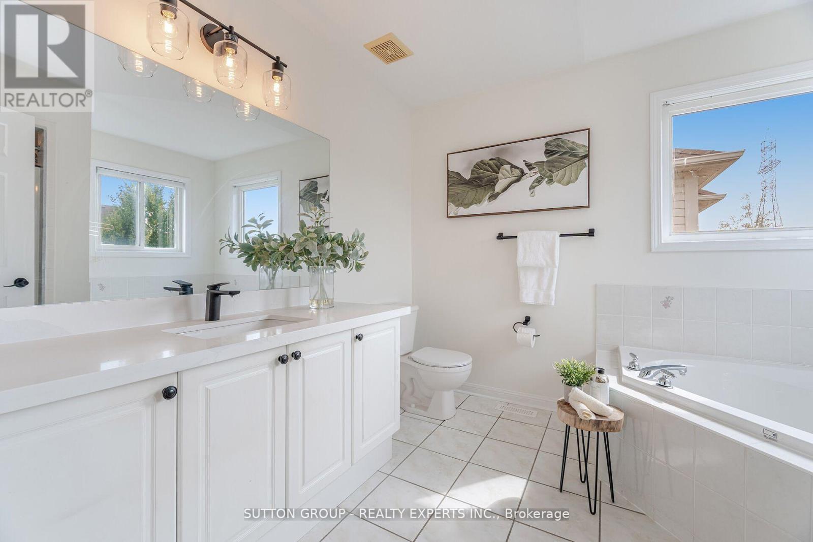 Photo 32 of 41 Solmar Avenue, Whitby ON