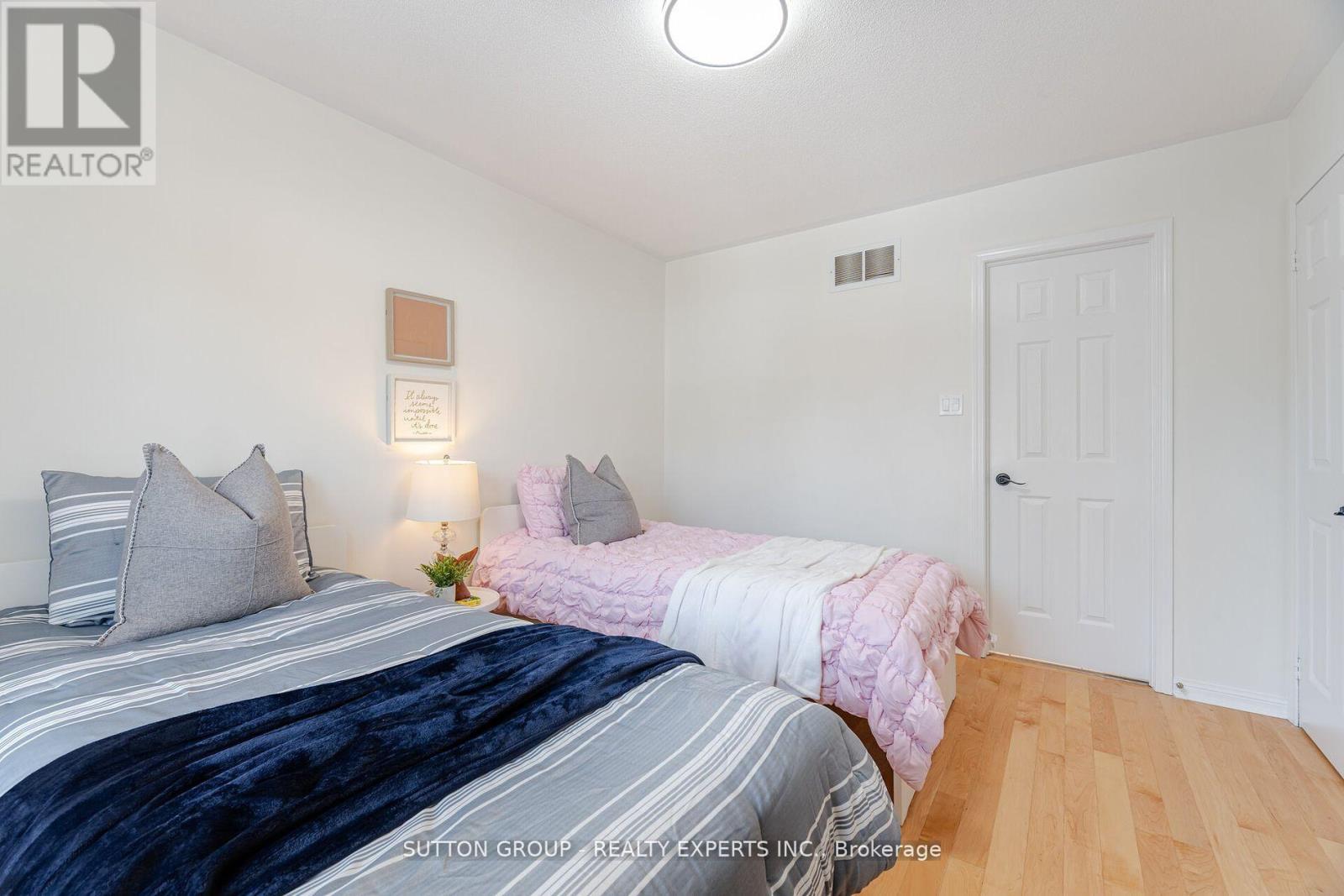 Photo 40 of 41 Solmar Avenue, Whitby ON
