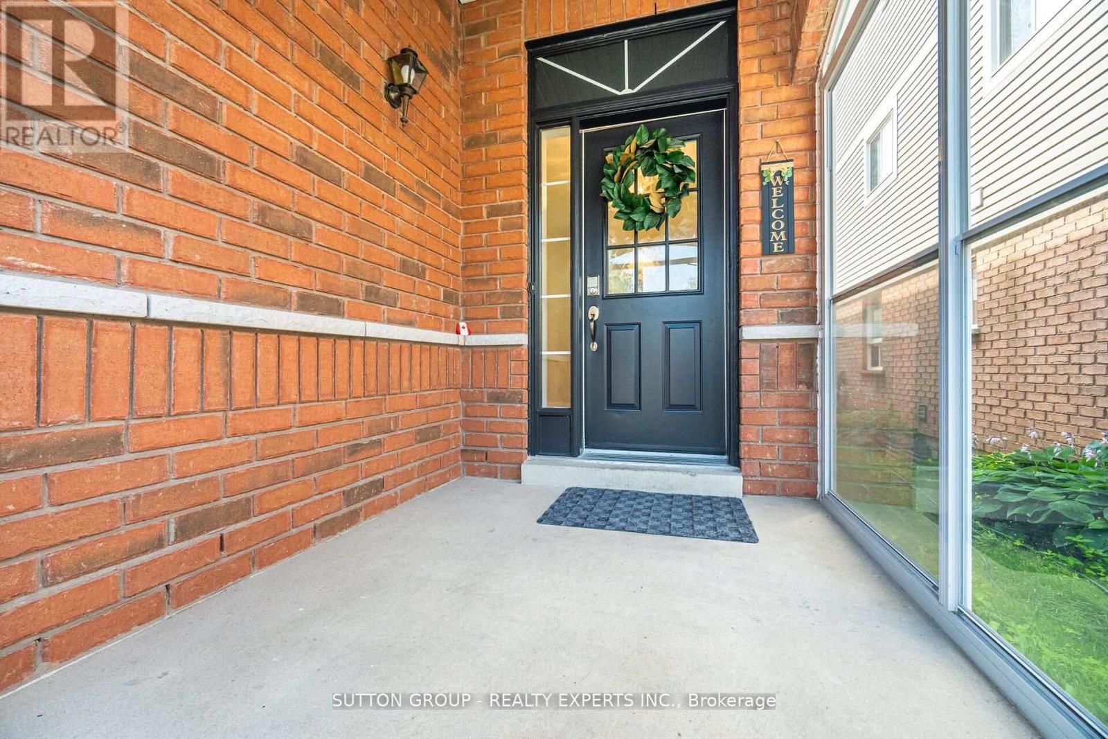 Photo 5 of 41 Solmar Avenue, Whitby ON
