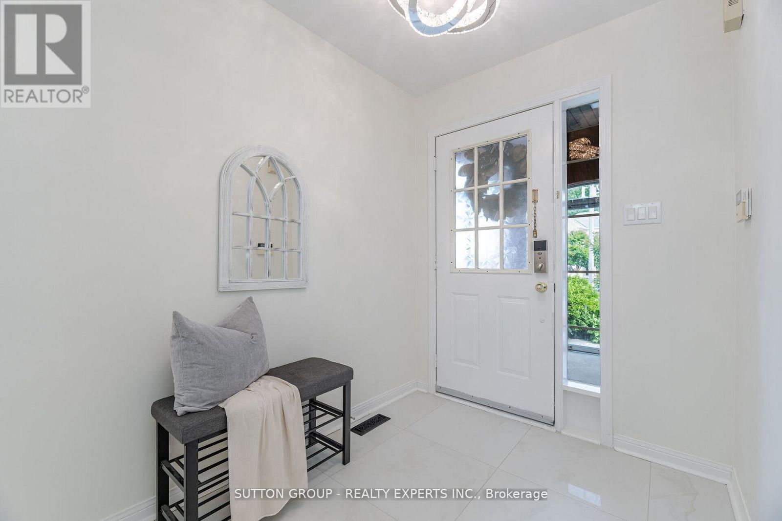 Photo 6 of 41 Solmar Avenue, Whitby ON