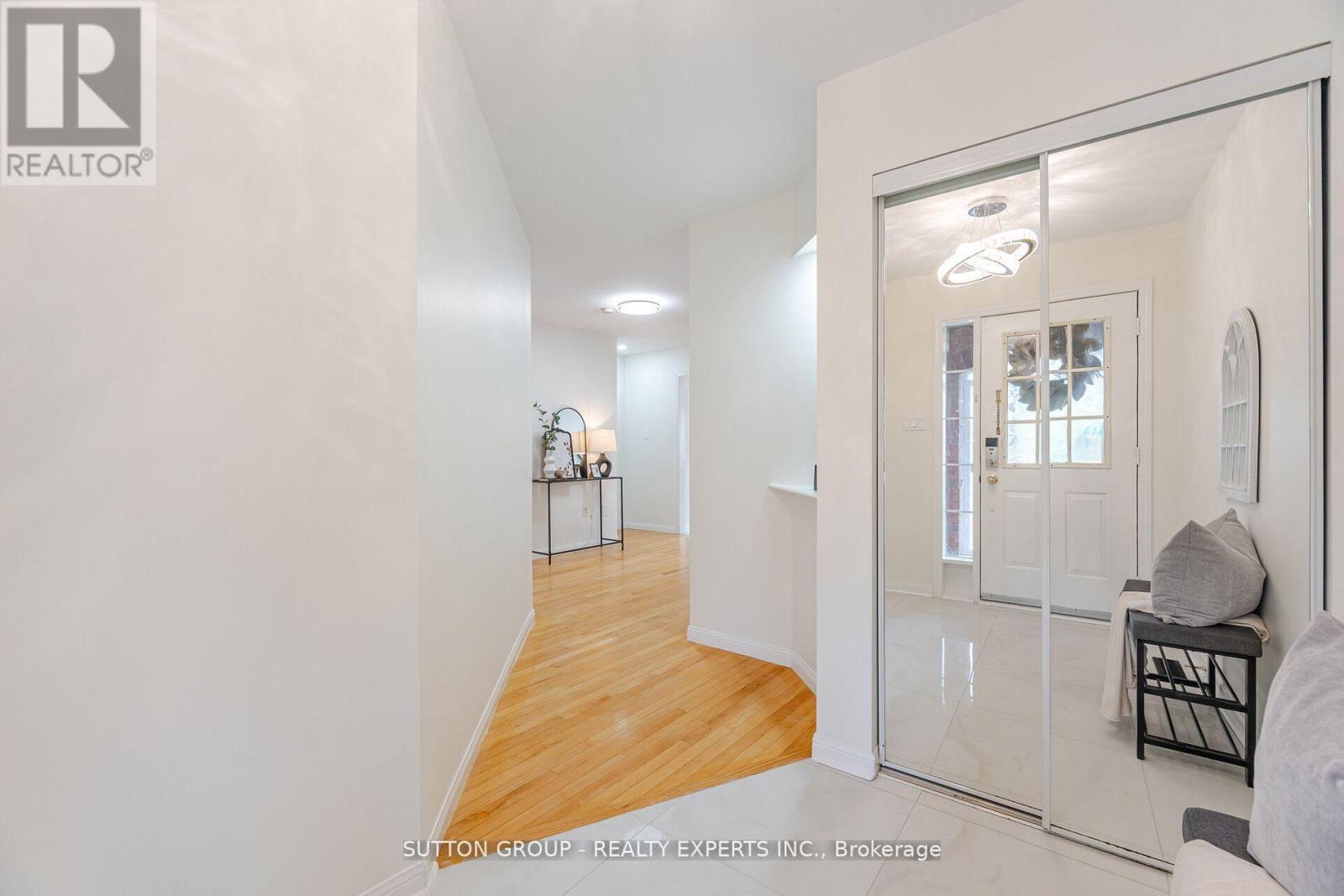 Photo 7 of 41 Solmar Avenue, Whitby ON