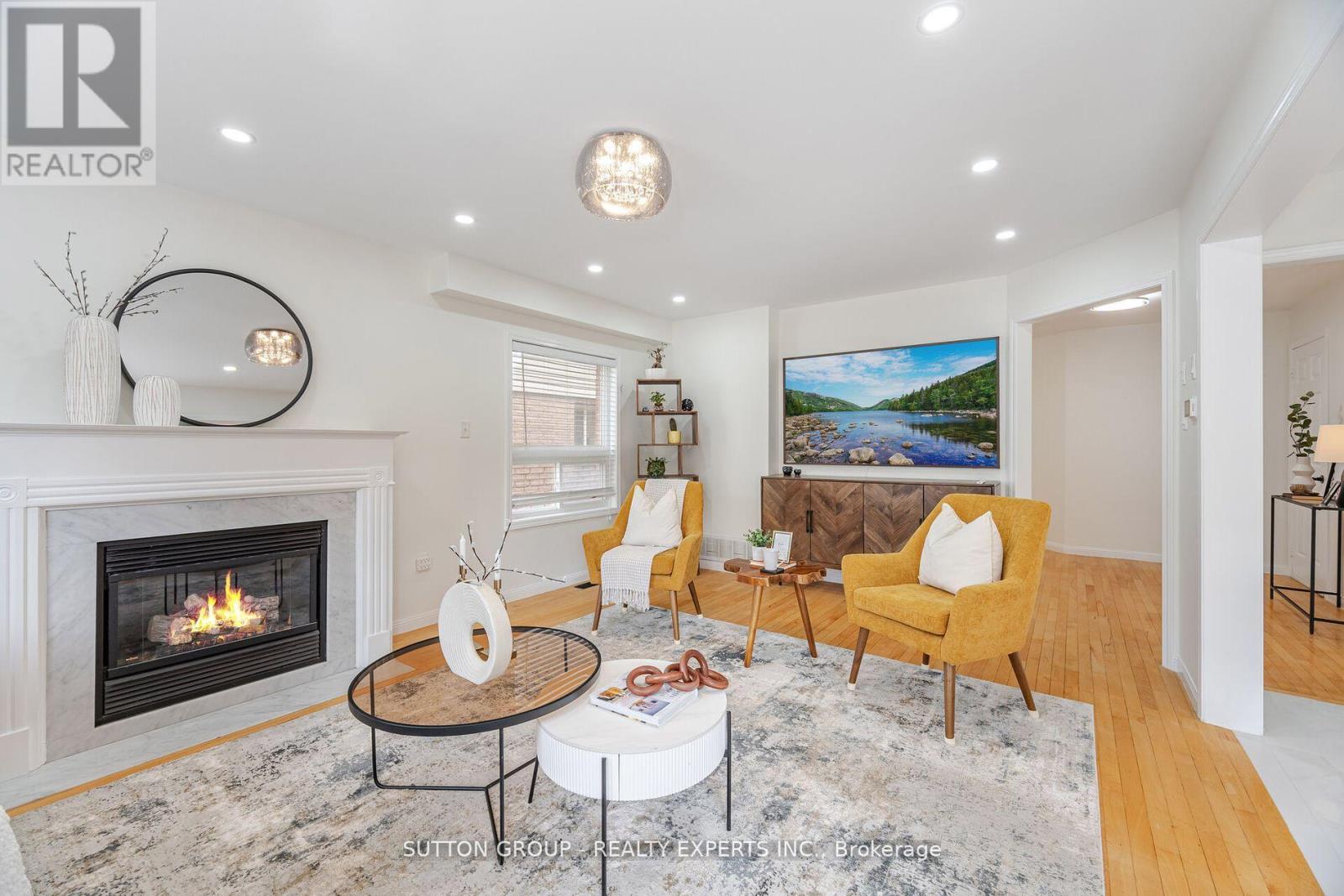 Photo 9 of 41 Solmar Avenue, Whitby ON