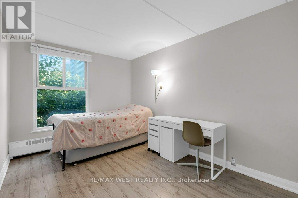Photo 18 of 203 2 Glamorgan Avenue, Toronto ON