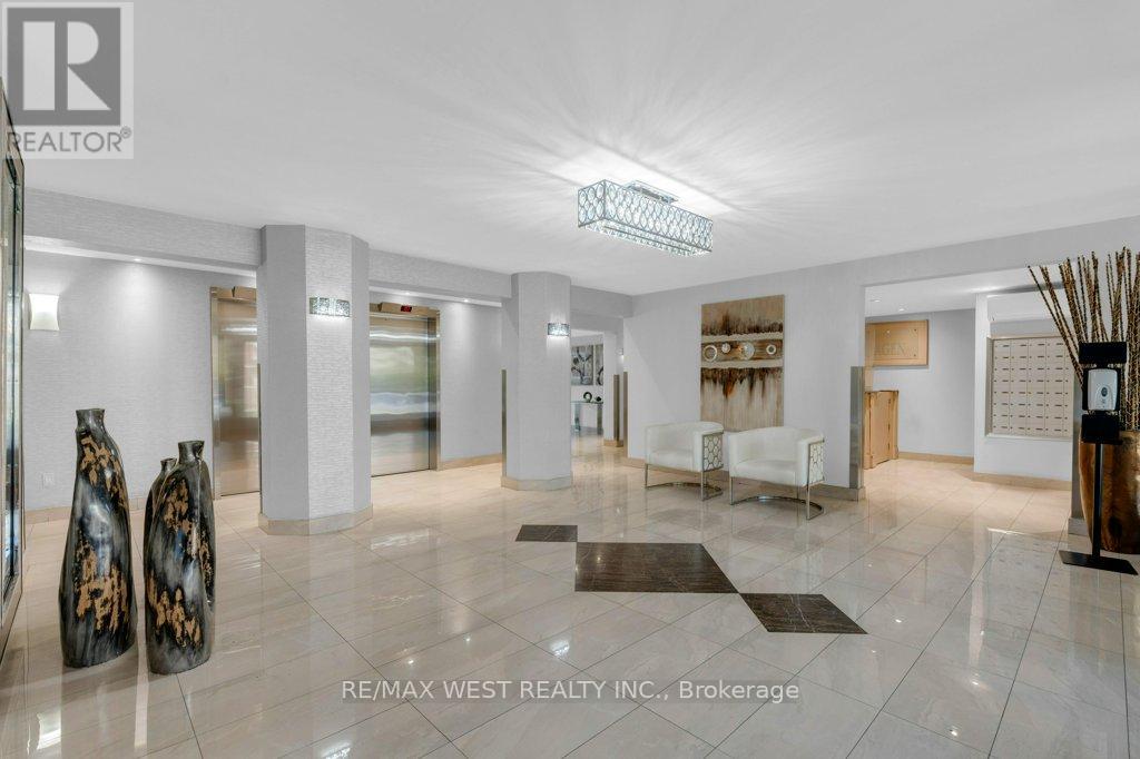 Photo 25 of 203 2 Glamorgan Avenue, Toronto ON