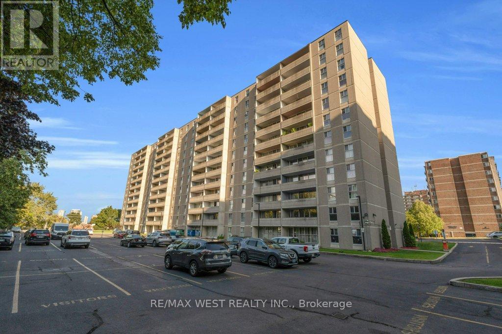Photo 32 of 203 2 Glamorgan Avenue, Toronto ON