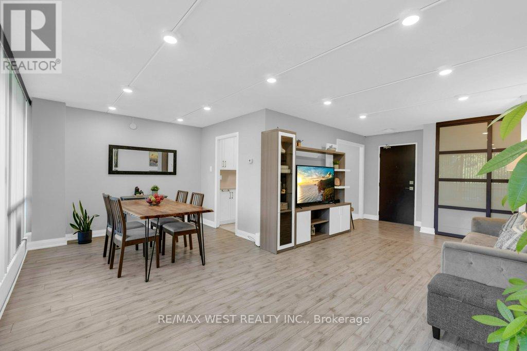Photo 6 of 203 2 Glamorgan Avenue, Toronto ON