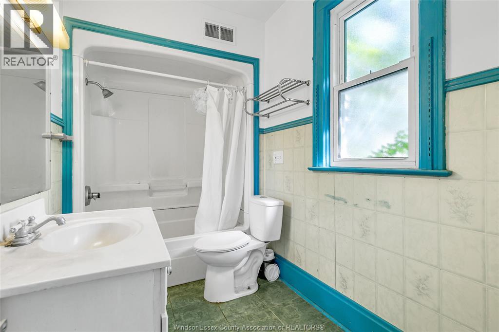 Photo 11 of 248 Josephine, Windsor ON