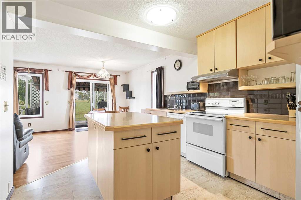 Photo 10 of 7242 Laguna Way Ne, Calgary AB