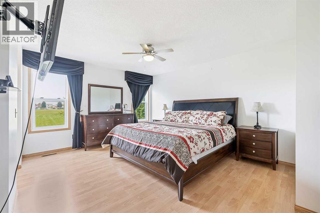 Photo 12 of 7242 Laguna Way Ne, Calgary AB