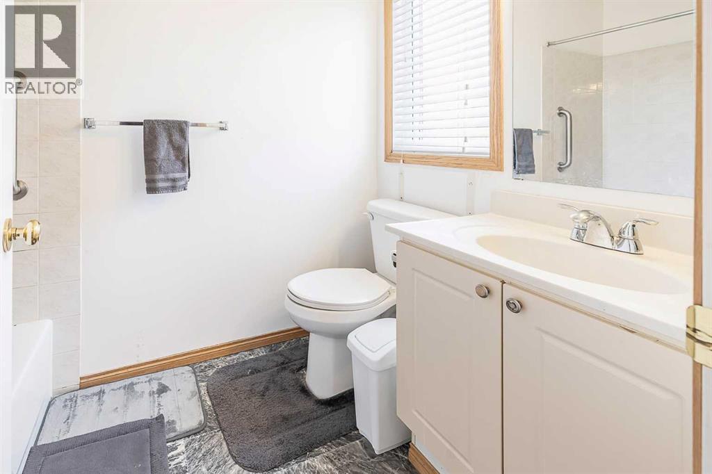 Photo 13 of 7242 Laguna Way Ne, Calgary AB