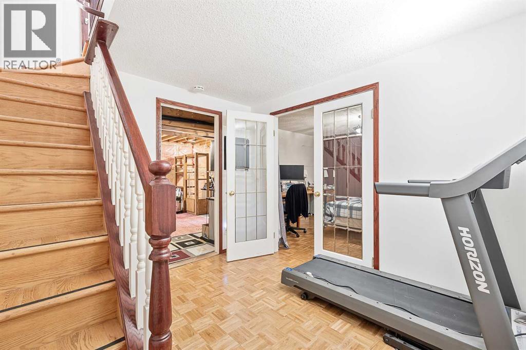 Photo 16 of 7242 Laguna Way Ne, Calgary AB