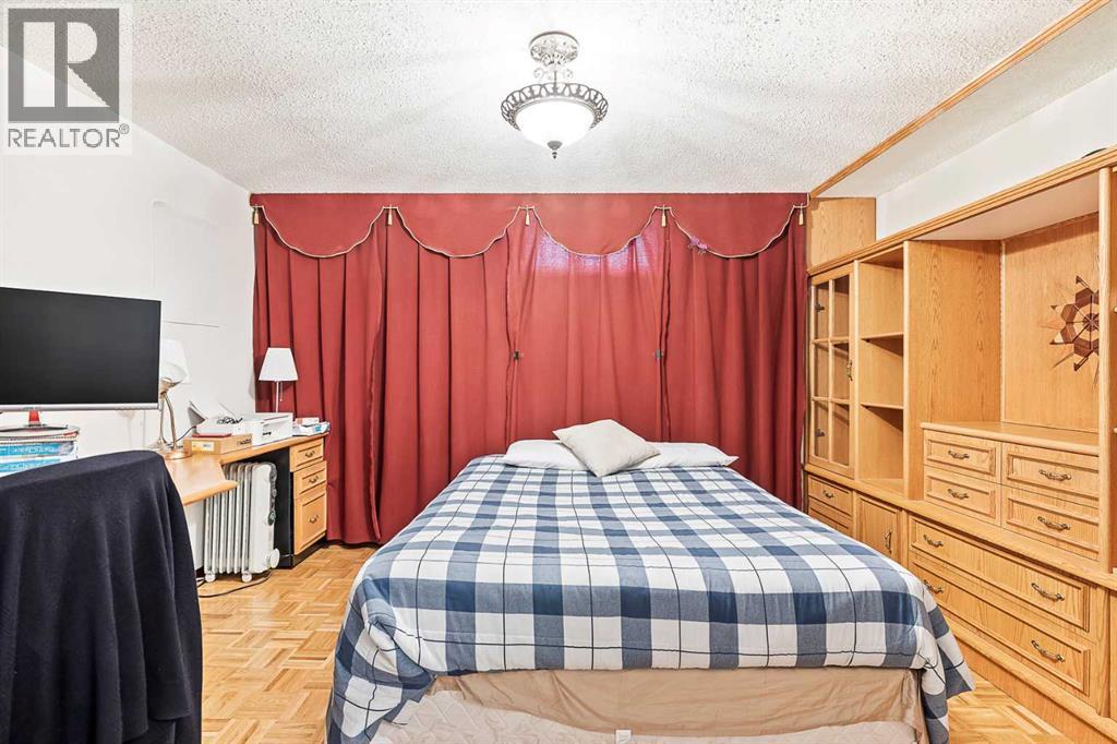 Photo 17 of 7242 Laguna Way Ne, Calgary AB