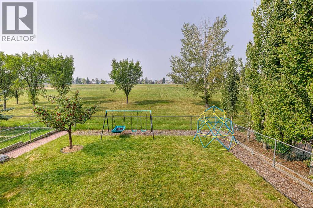 Photo 3 of 7242 Laguna Way Ne, Calgary AB