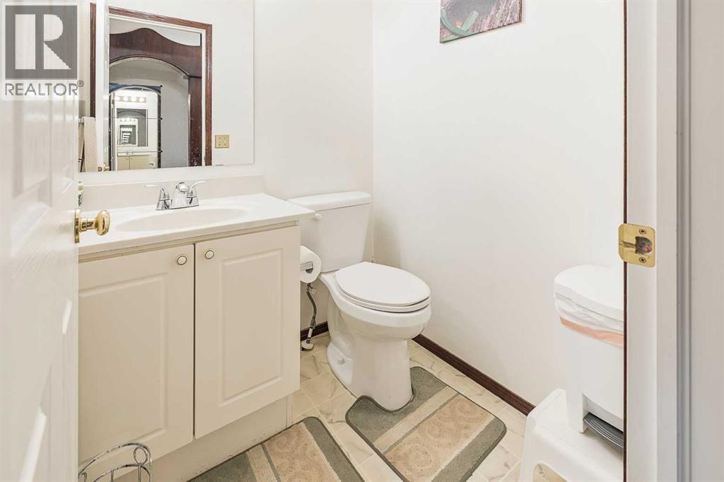 Photo 5 of 7242 Laguna Way Ne, Calgary AB