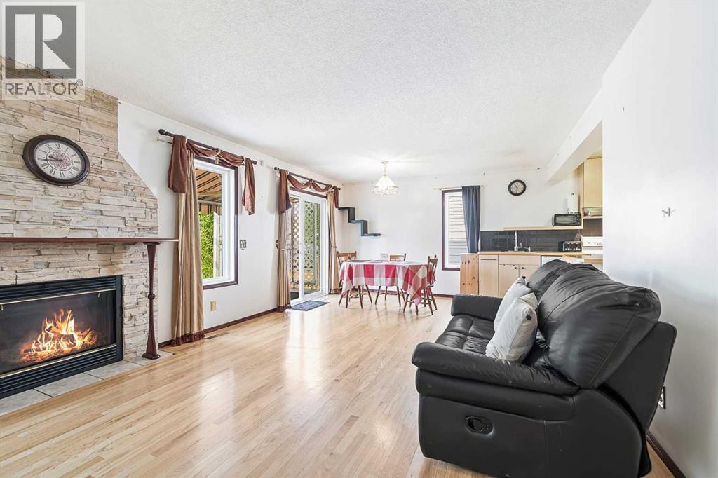 Photo 6 of 7242 Laguna Way Ne, Calgary AB