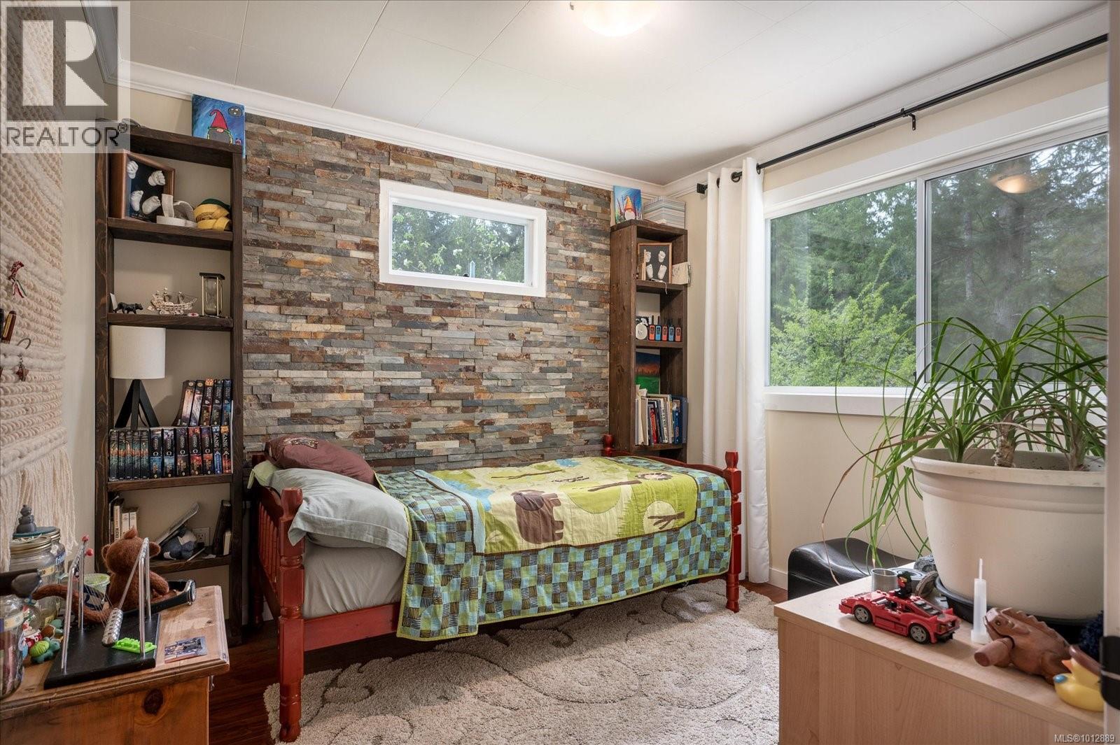 Photo 16 of 4800 Island Hwy W, Qualicum Beach BC