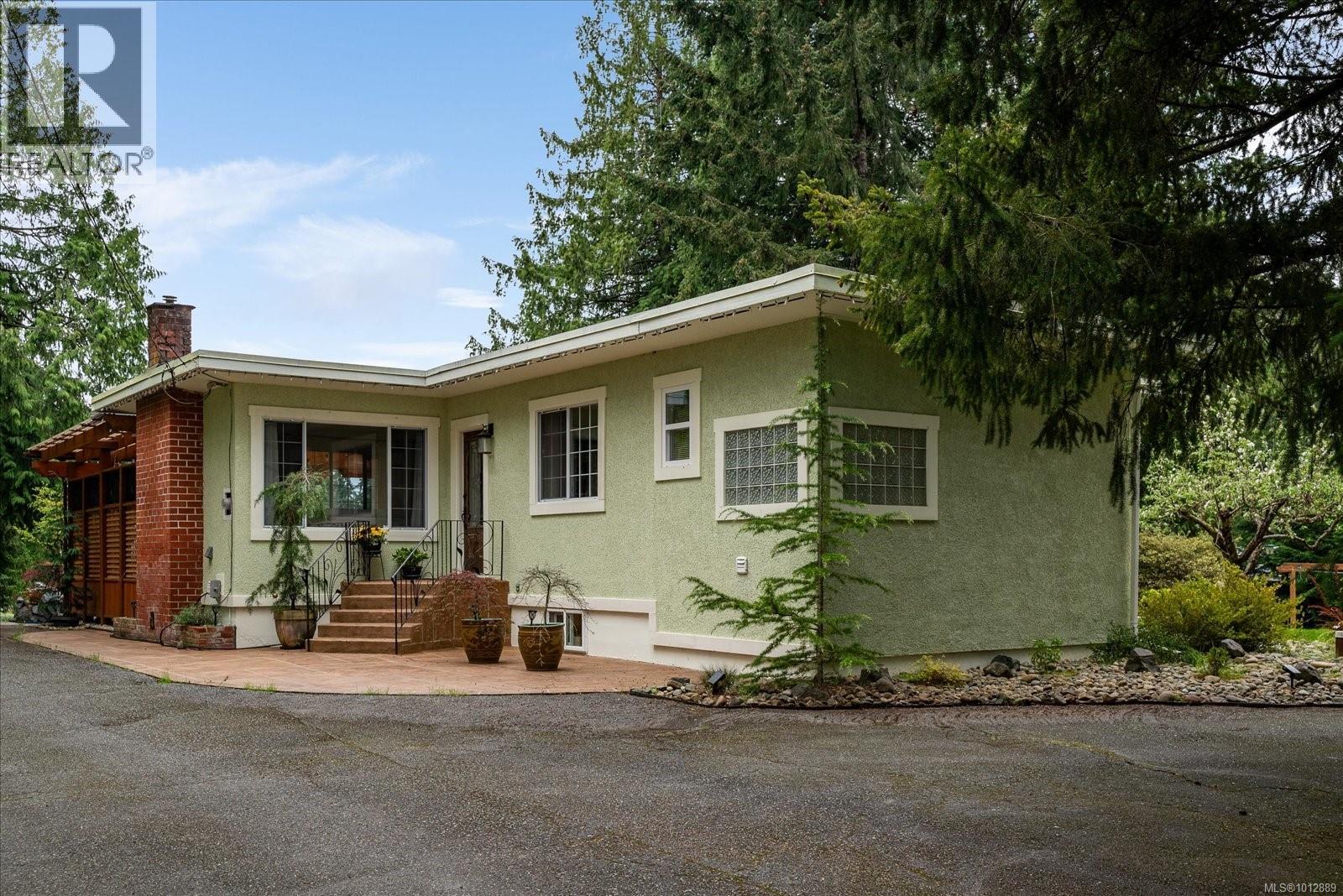 Photo 2 of 4800 Island Hwy W, Qualicum Beach BC