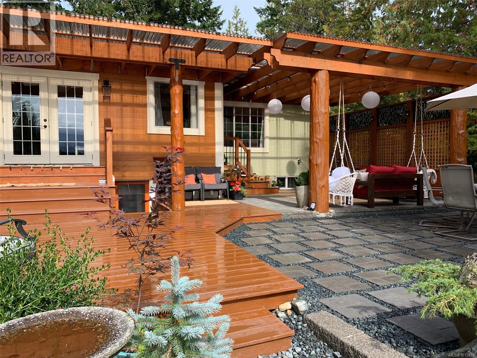 Photo 36 of 4800 Island Hwy W, Qualicum Beach BC