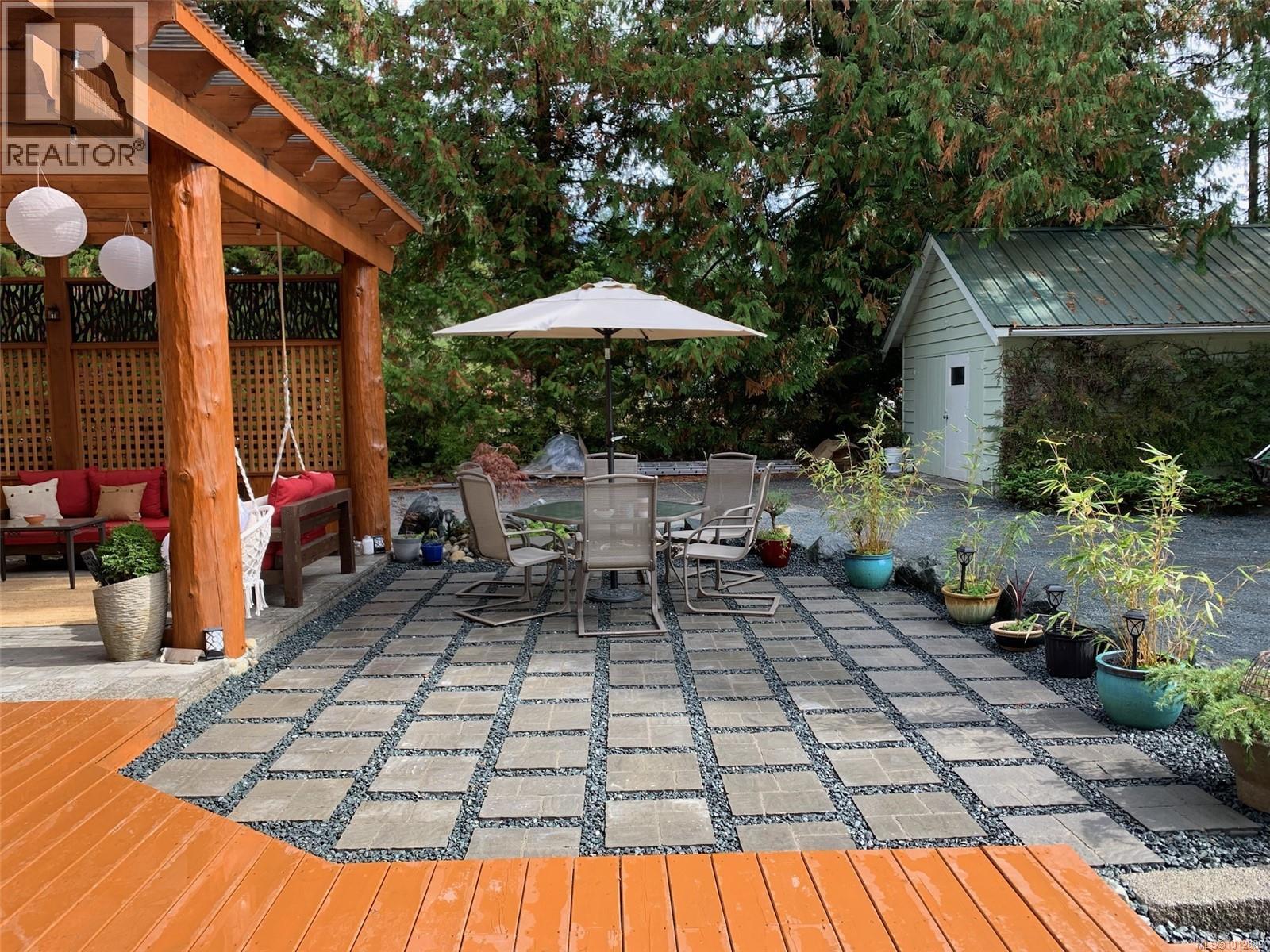 Photo 38 of 4800 Island Hwy W, Qualicum Beach BC
