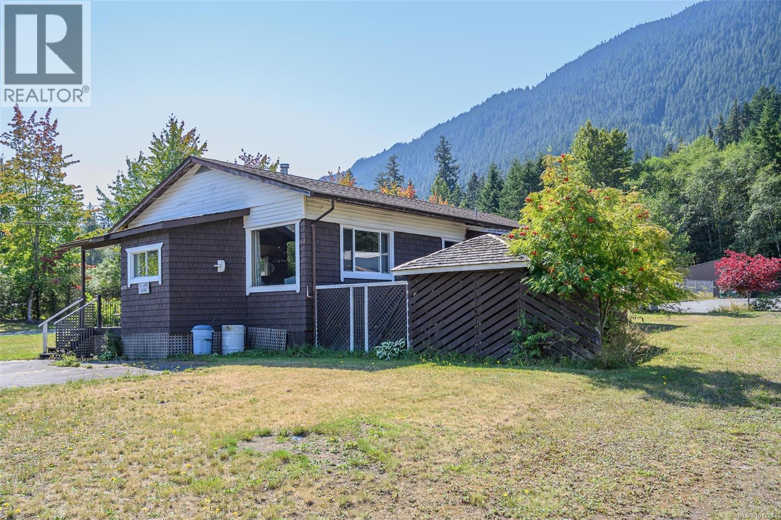 Photo 2 of 670 Kelsey Way, Sayward BC