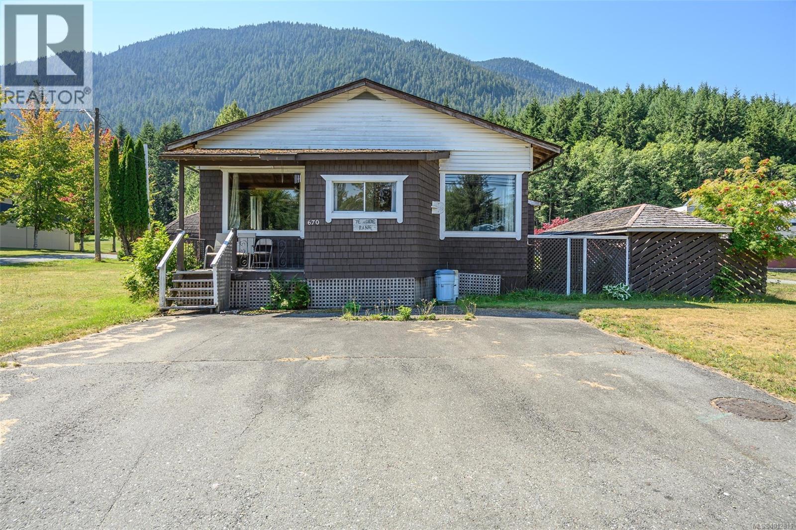 Photo 30 of 670 Kelsey Way, Sayward BC