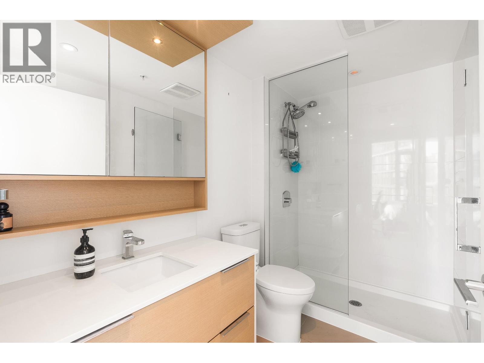 Photo 18 of 501 1661 Quebec Street, Vancouver BC