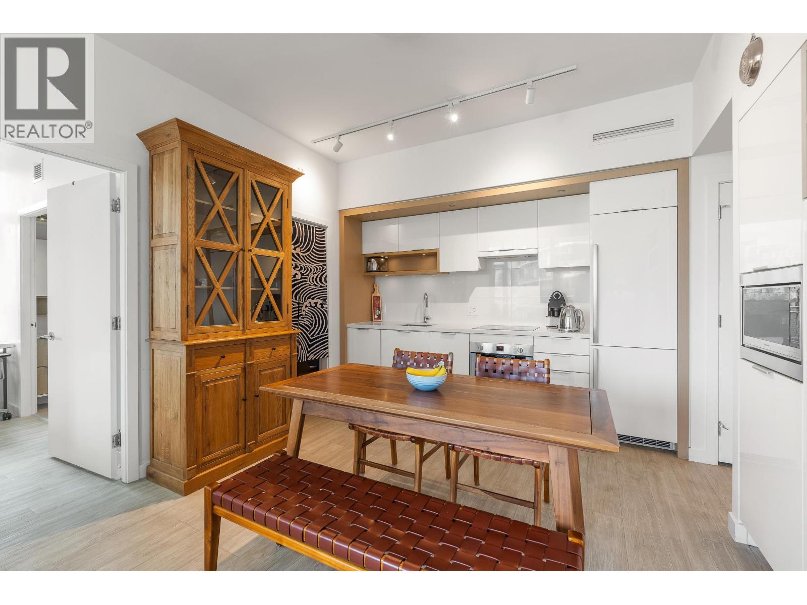 Photo 6 of 501 1661 Quebec Street, Vancouver BC