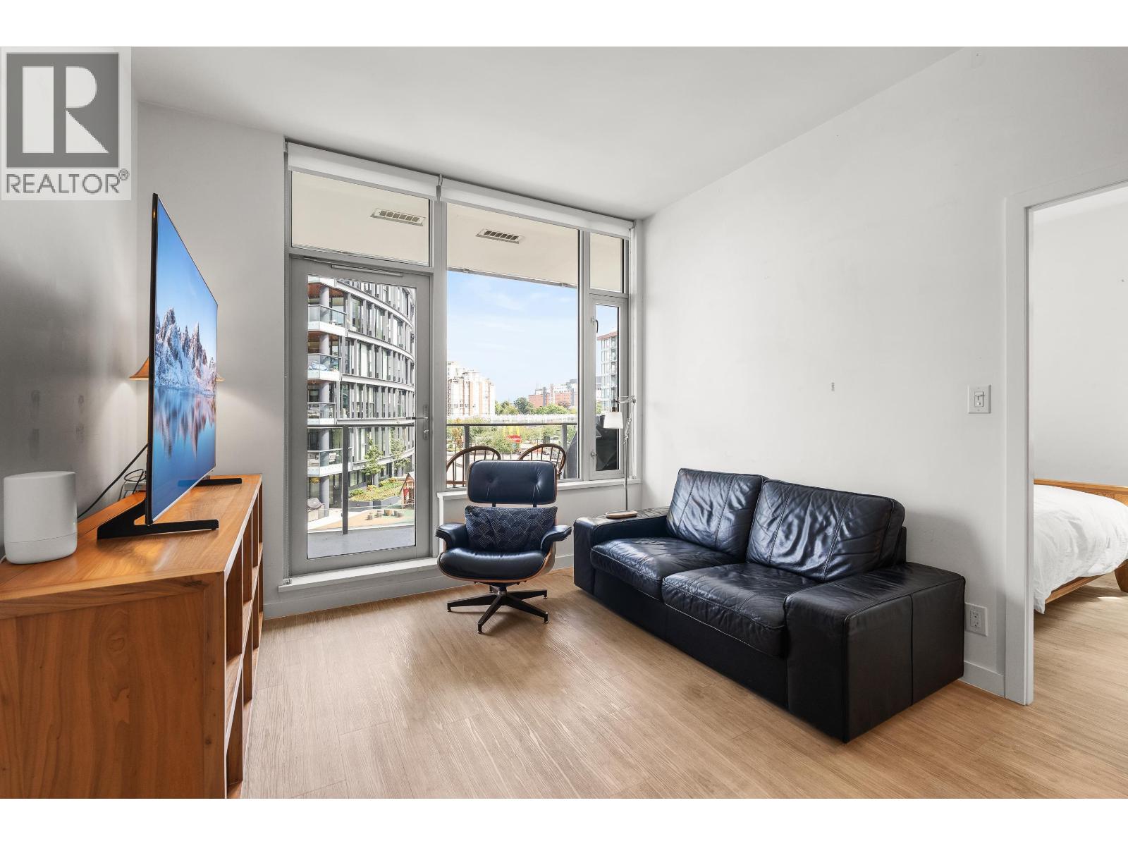 Photo 9 of 501 1661 Quebec Street, Vancouver BC