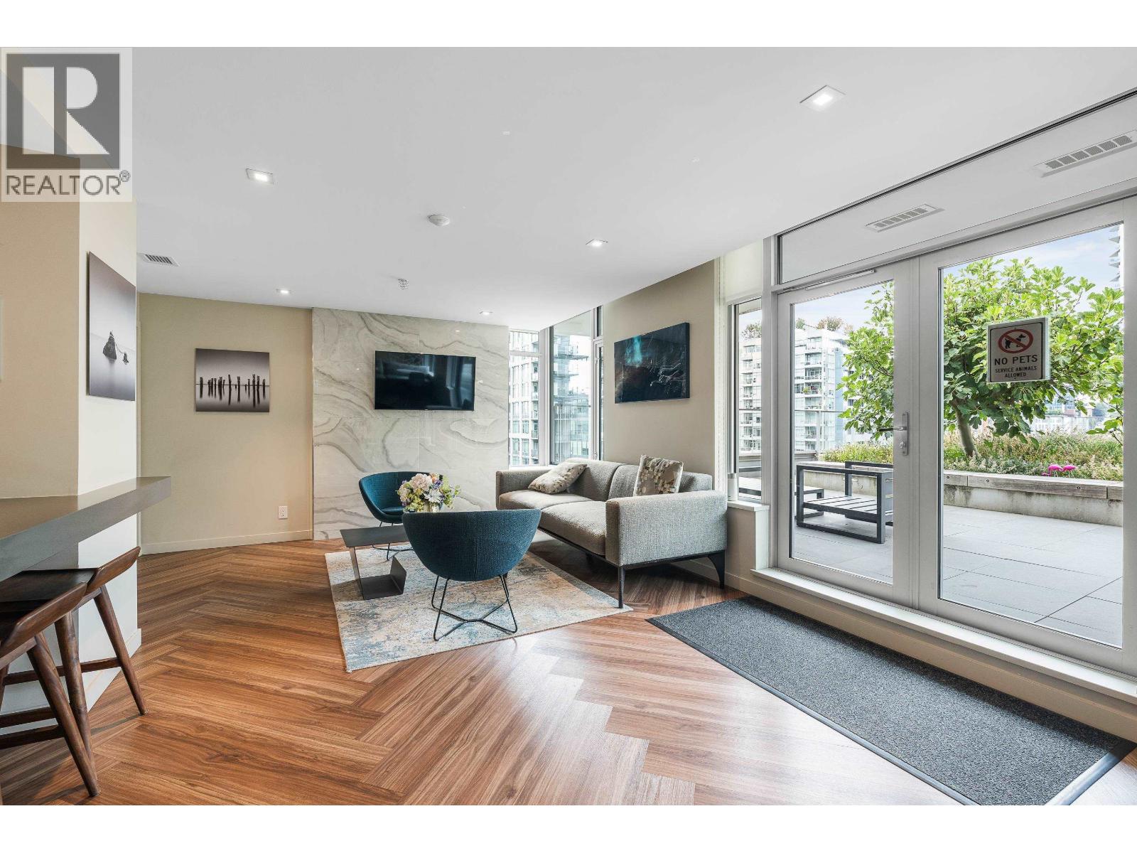 Photo 2 of 501 1661 Quebec Street, Vancouver BC