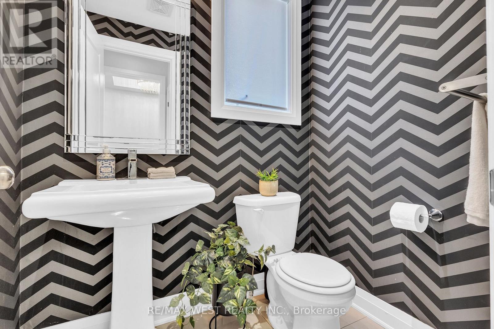 Photo 14 of 41 Pelee Avenue, Vaughan ON