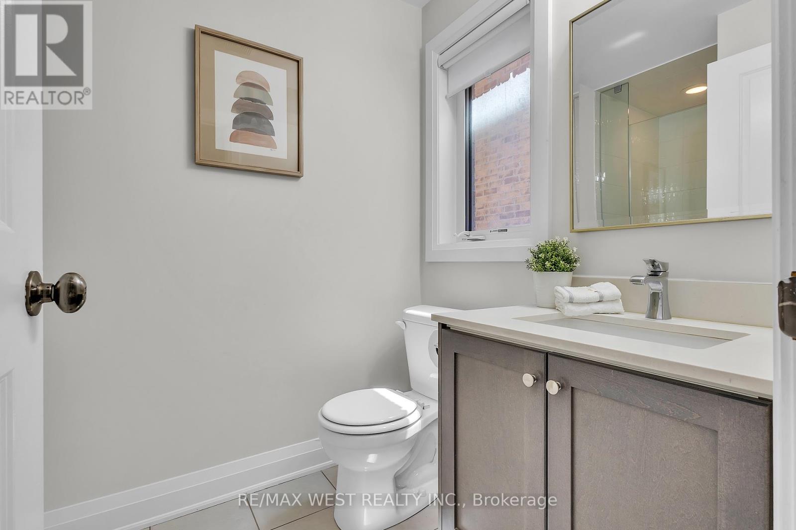 Photo 16 of 41 Pelee Avenue, Vaughan ON