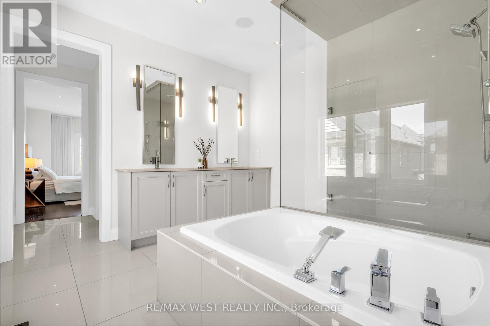 Photo 21 of 41 Pelee Avenue, Vaughan ON