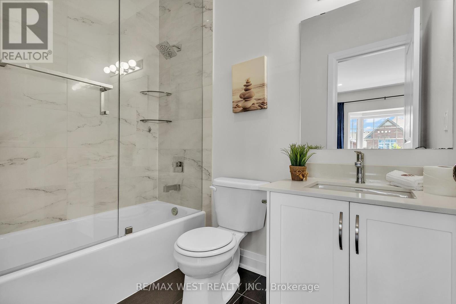 Photo 24 of 41 Pelee Avenue, Vaughan ON