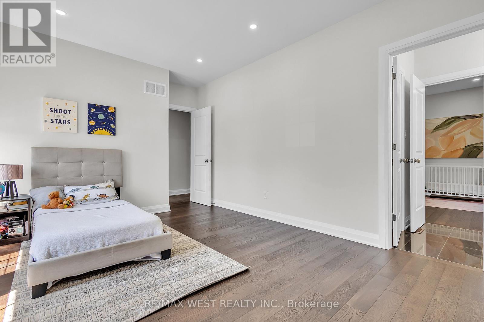 Photo 25 of 41 Pelee Avenue, Vaughan ON