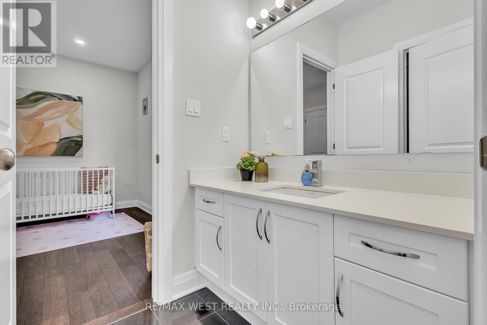 Photo 26 of 41 Pelee Avenue, Vaughan ON