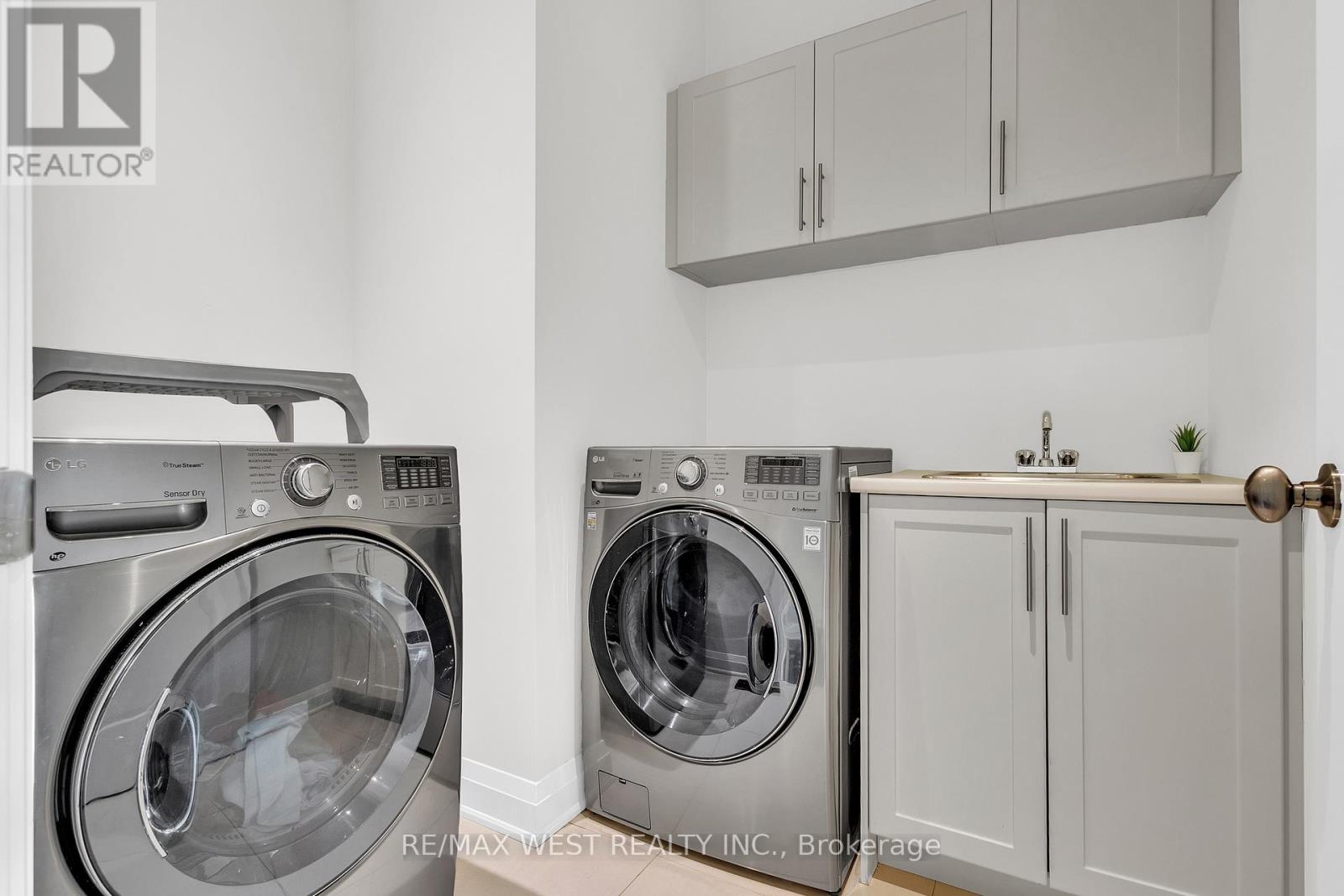 Photo 29 of 41 Pelee Avenue, Vaughan ON