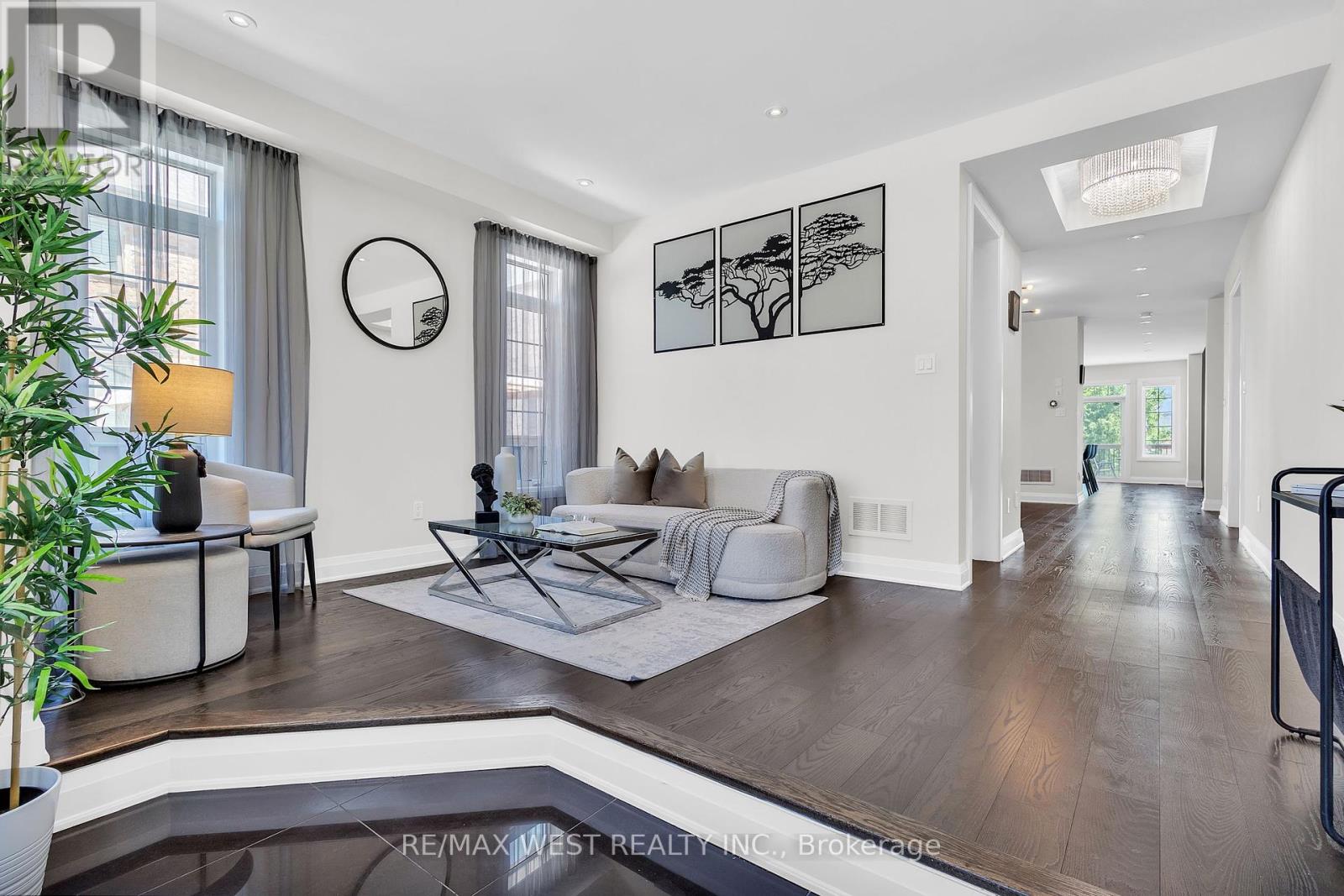Photo 4 of 41 Pelee Avenue, Vaughan ON