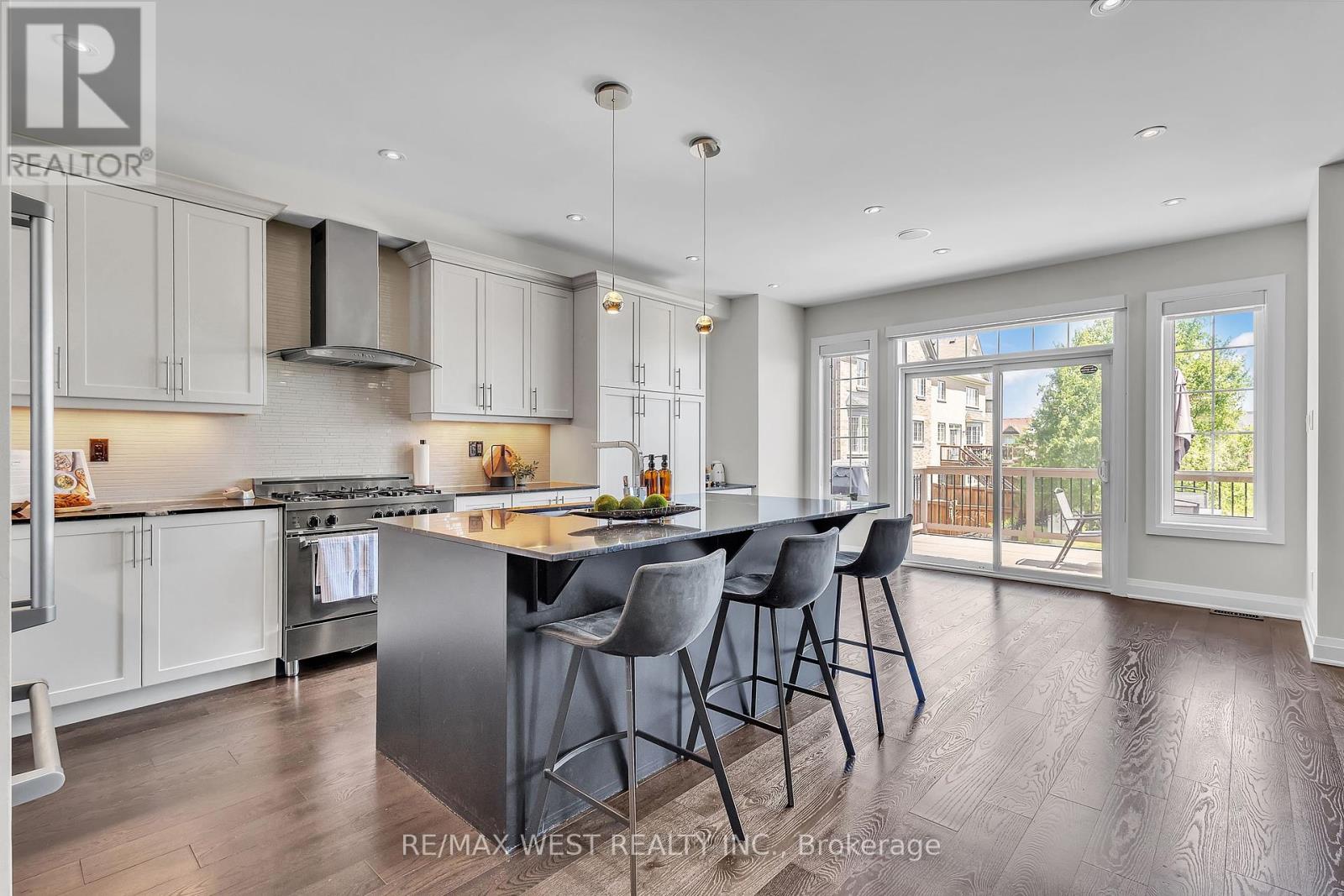 Photo 9 of 41 Pelee Avenue, Vaughan ON