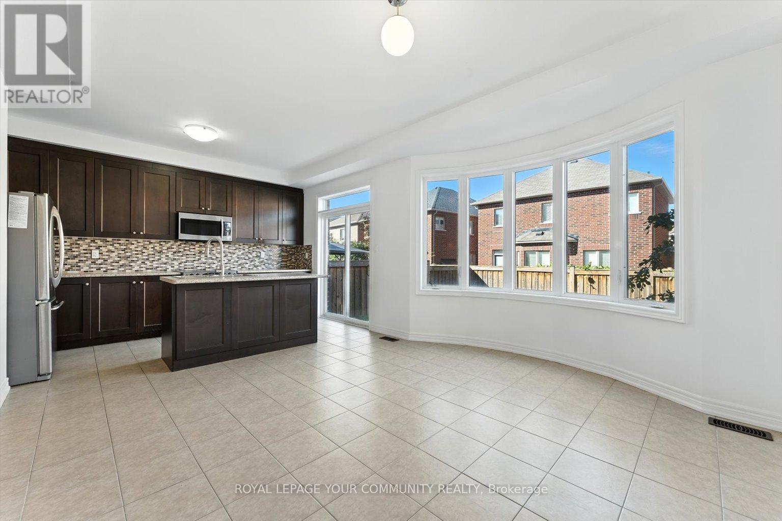 Photo 14 of 23 Lucida Court, Whitchurchstouffville ON